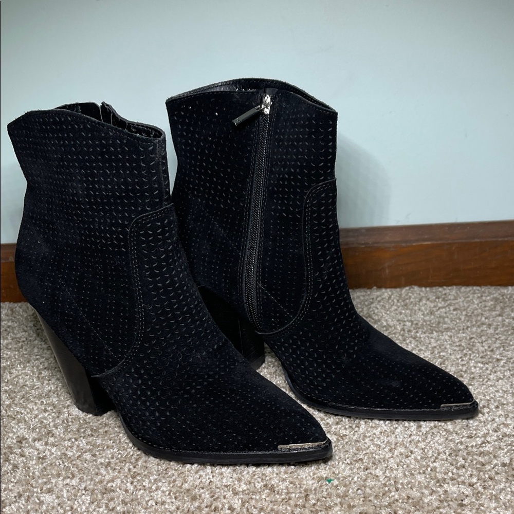 Marc Fisher 7.5M Black Ankle Boots